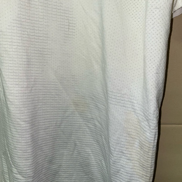Lululemon shirt size large metal vent - Picture 5 of 7